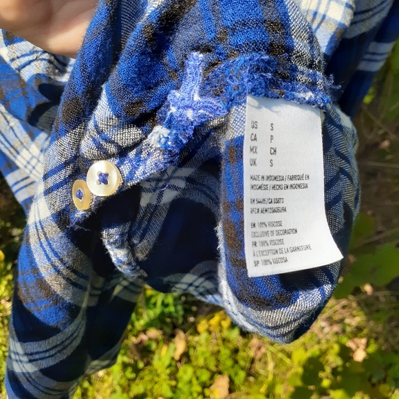 American Eagle Boyfriend Fit Blue Flannel Plaid Shirt Small EUC - Picture 5 of 6